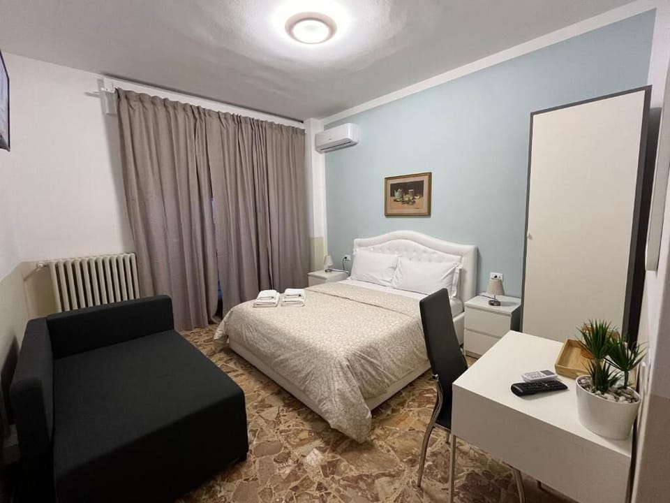 Classic Double Room, City View | Desk, laptop workspace, soundproofing, iron/ironing board (on request)