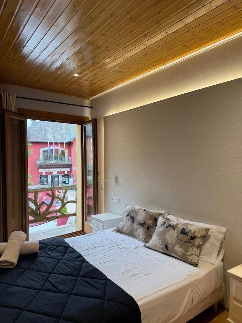 Family Room, Balcony, Lake View