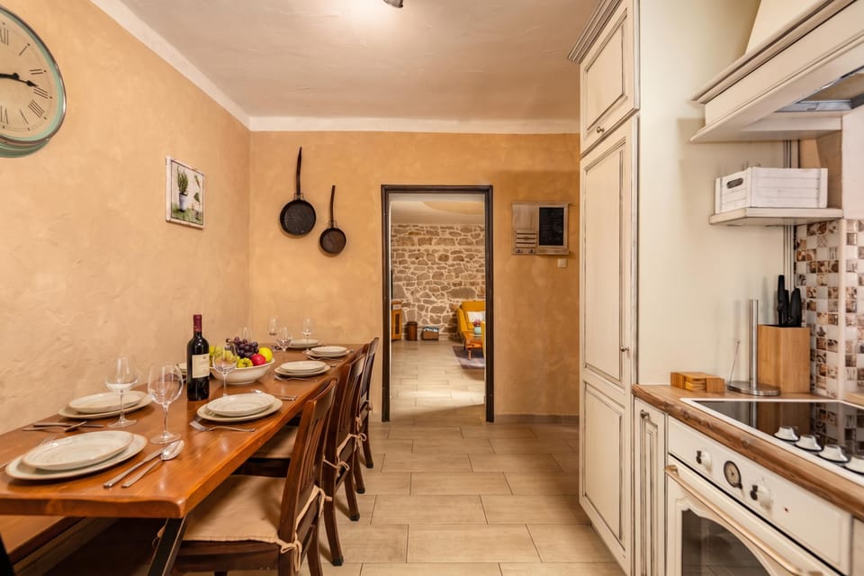 Family Villa, 4 Bedrooms, Microwave (Villa Dalmatia | Luxury Stone Villa) | Dining