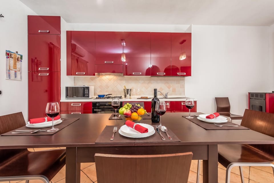 Family Apartment, 3 Bedrooms, 2 Bathrooms (Budoni Beach Homes) | Private kitchen