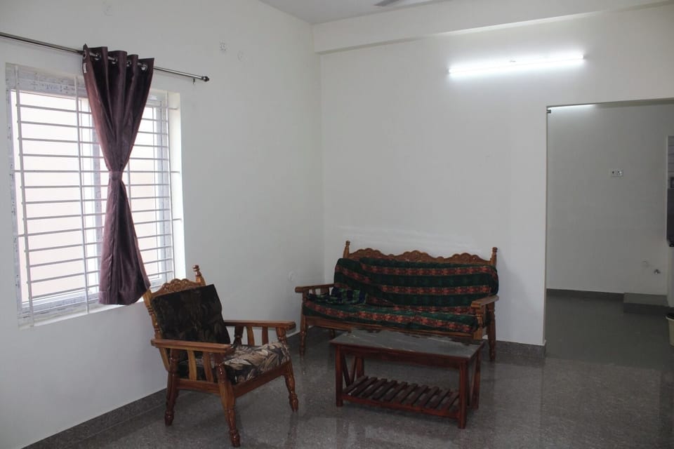 Luxury Room, Pets Not Allowed | Living area