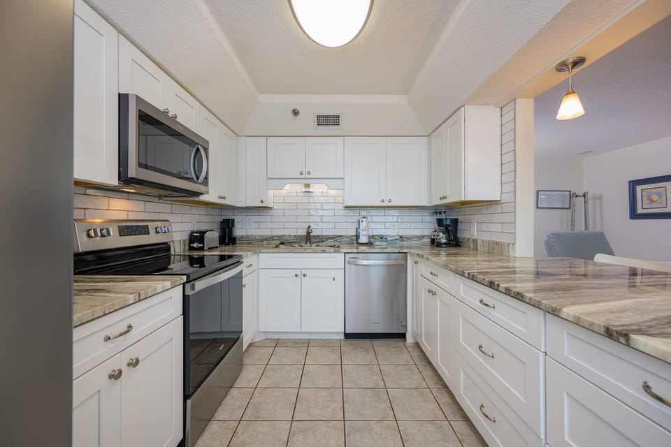 Condo, 1 Bedroom | Private kitchen | Coffee/tea maker, fridge, oven