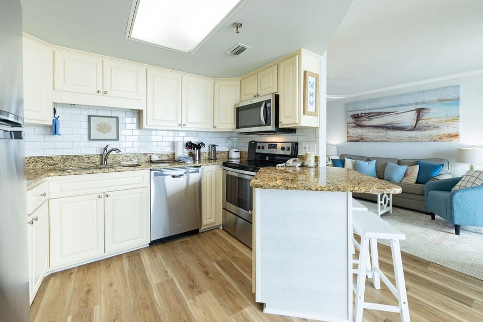 Condo, 1 Bedroom | Private kitchen | Coffee/tea maker, fridge, oven
