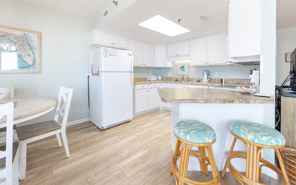Condo, 1 Bedroom | Private kitchen | Coffee/tea maker, fridge, oven