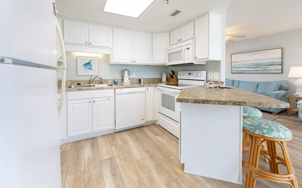 Condo, 1 Bedroom | Private kitchen | Coffee/tea maker, fridge, oven