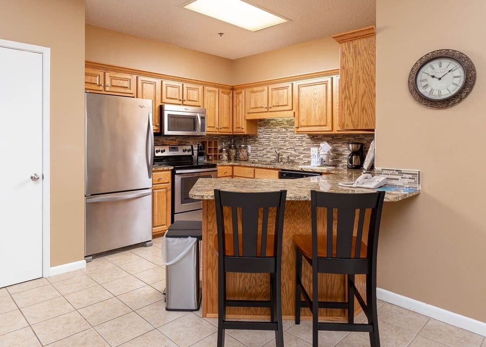 Condo, 3 Bedrooms | Private kitchen | Coffee/tea maker, fridge, oven