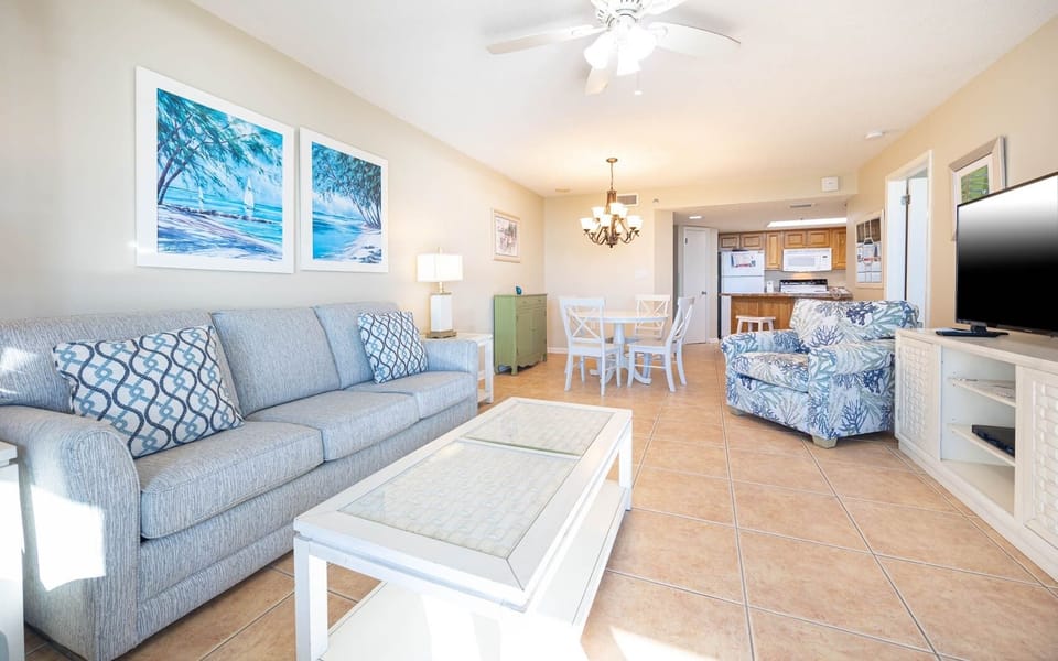 Condo, 2 Bedrooms | Living area