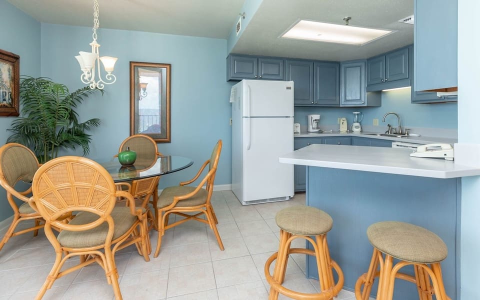 Condo, 1 Bedroom | Private kitchen | Coffee/tea maker, fridge, oven