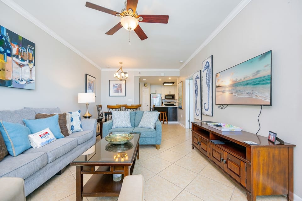 Condo, 2 Bedrooms | Living area