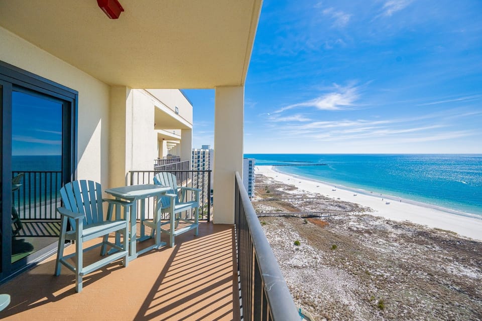 Condo, 2 Bedrooms | Property grounds