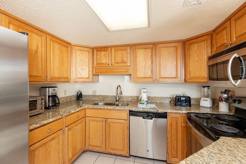 Condo, 1 Bedroom | Private kitchen | Coffee/tea maker, fridge, oven