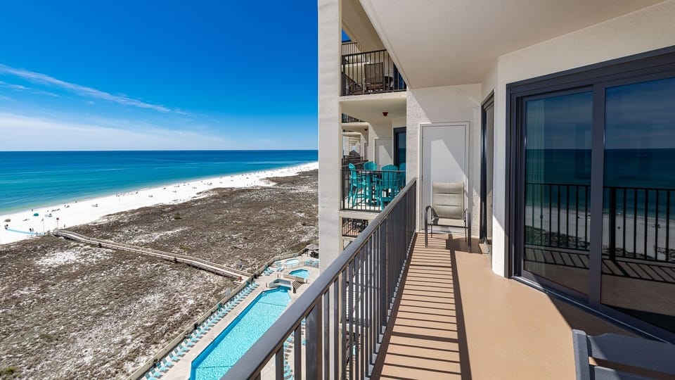 Condo, 2 Bedrooms | Property grounds