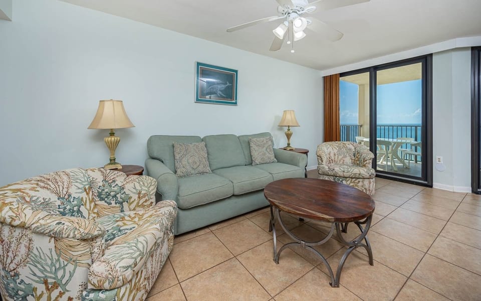 Condo, 1 Bedroom | Living area