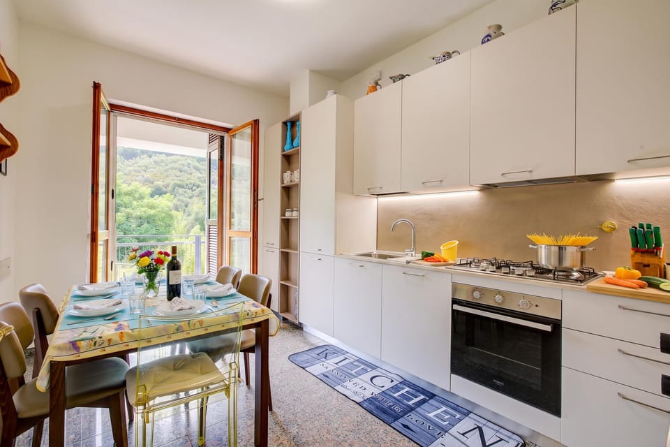 Family Apartment, 2 Bedrooms, Balcony (Il Paradiso è Qui! Nel silenzio col) | Private kitchen