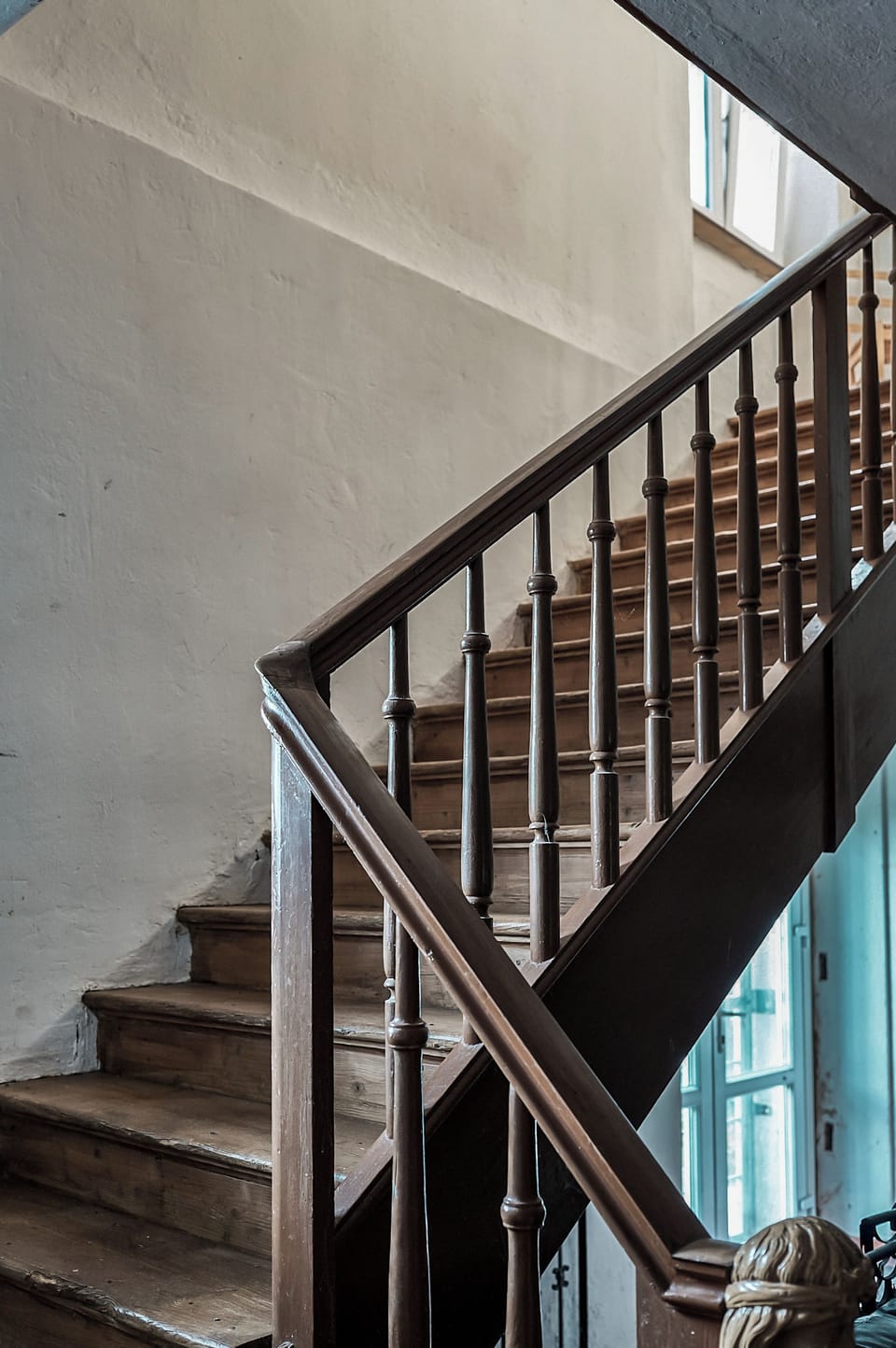 Handrails in stairways