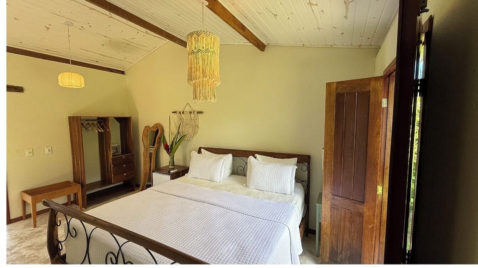 Bungalow, 1 King Bed, Garden View | Minibar, in-room safe, blackout drapes, WiFi (free)
