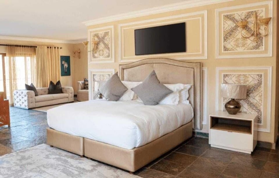 Luxury Suite, Garden View | In-room safe, desk, laptop workspace, soundproofing