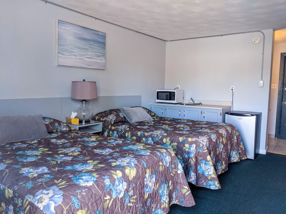 Standard Room, 2 Double Beds | Desk, iron/ironing board, rollaway beds, free WiFi
