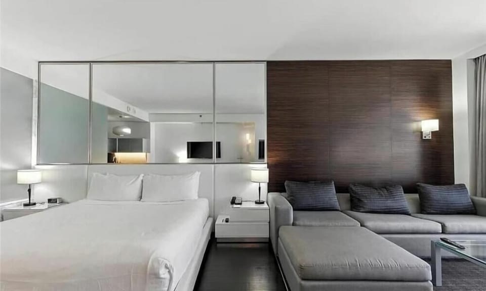 In-room safe, WiFi (free)
