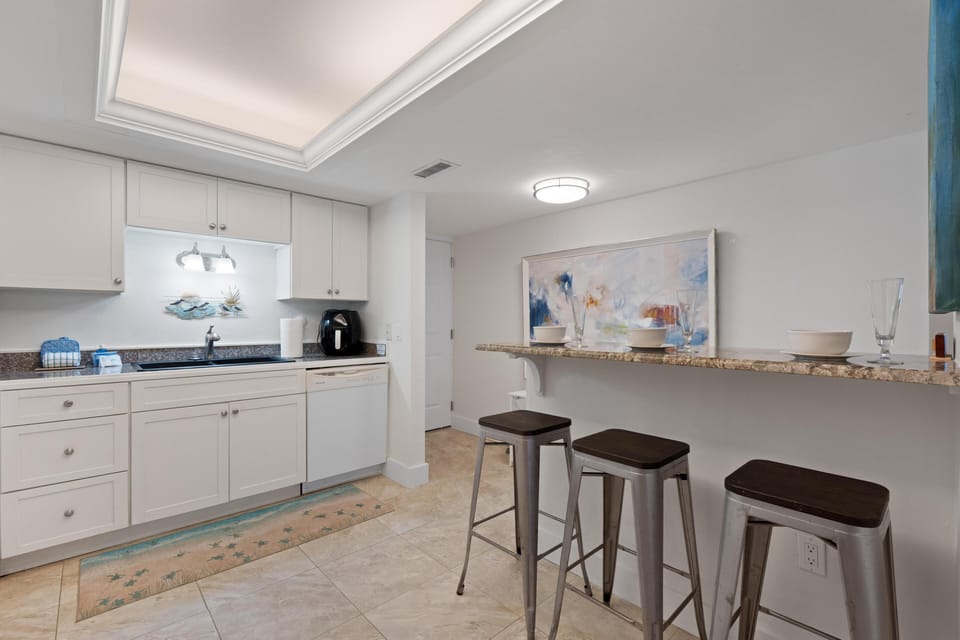 Condo, Multiple Beds (Island Winds 1003) | Private kitchen