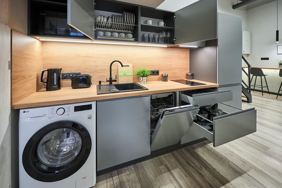 Comfort Shared Dormitory, Women only, Shared Bathroom | Private kitchen | Fridge, microwave, stovetop, dishwasher