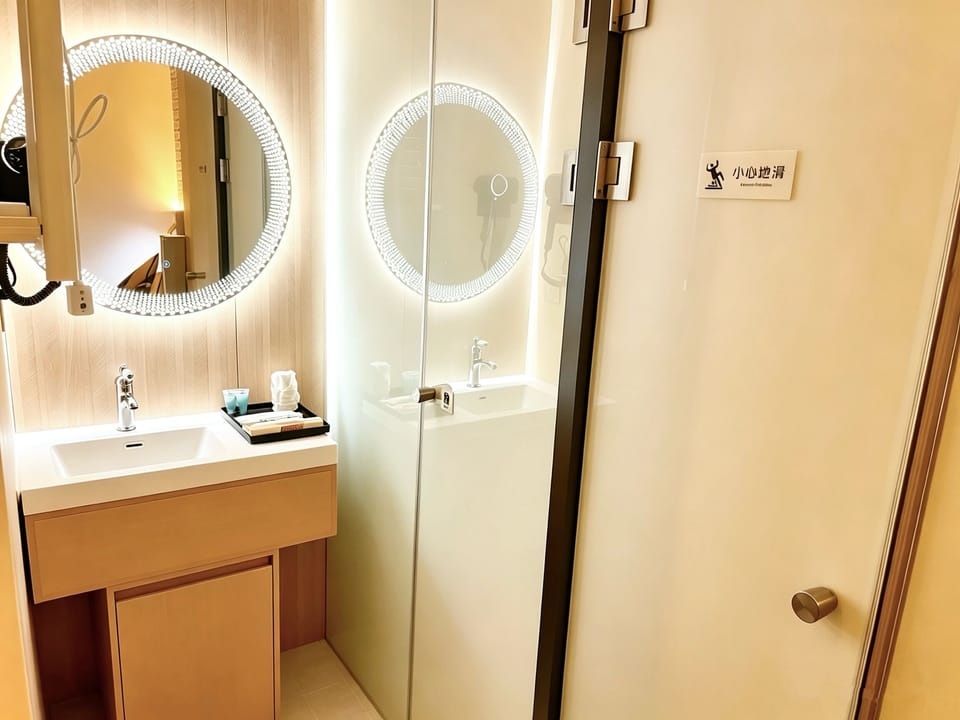 Classic Double Room | Bathroom | Slippers