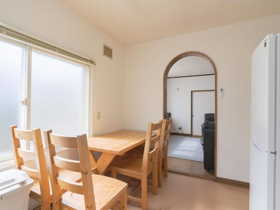 Basic House, 4 Bedrooms, City View | Dining