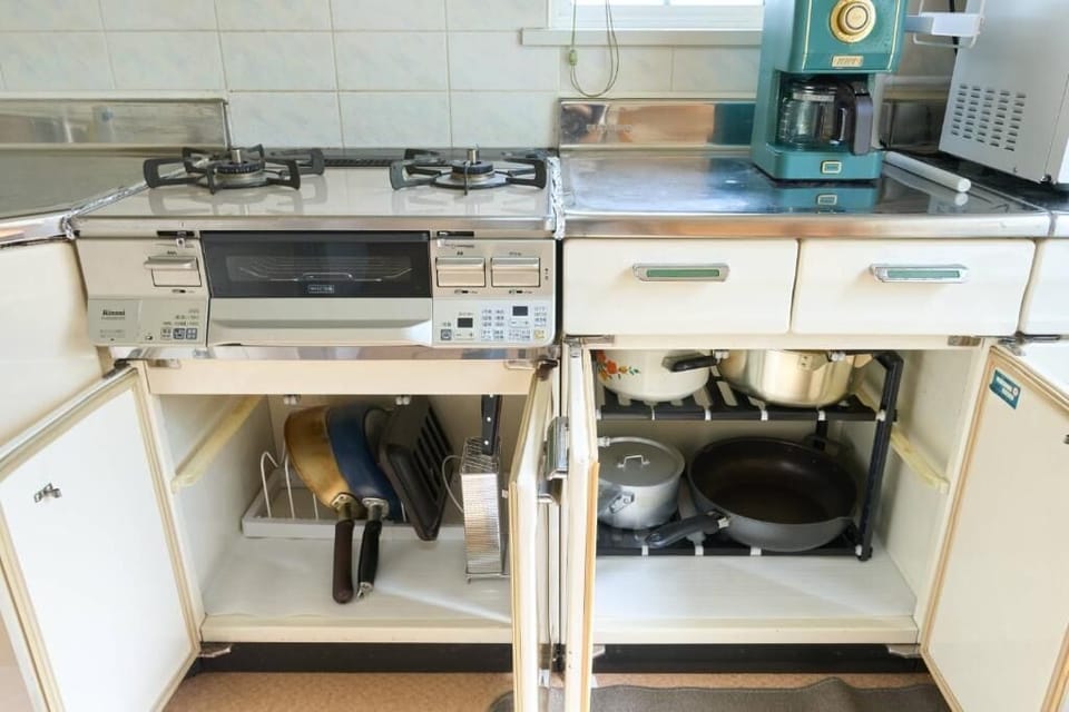 Basic House, 4 Bedrooms, City View | Private kitchen