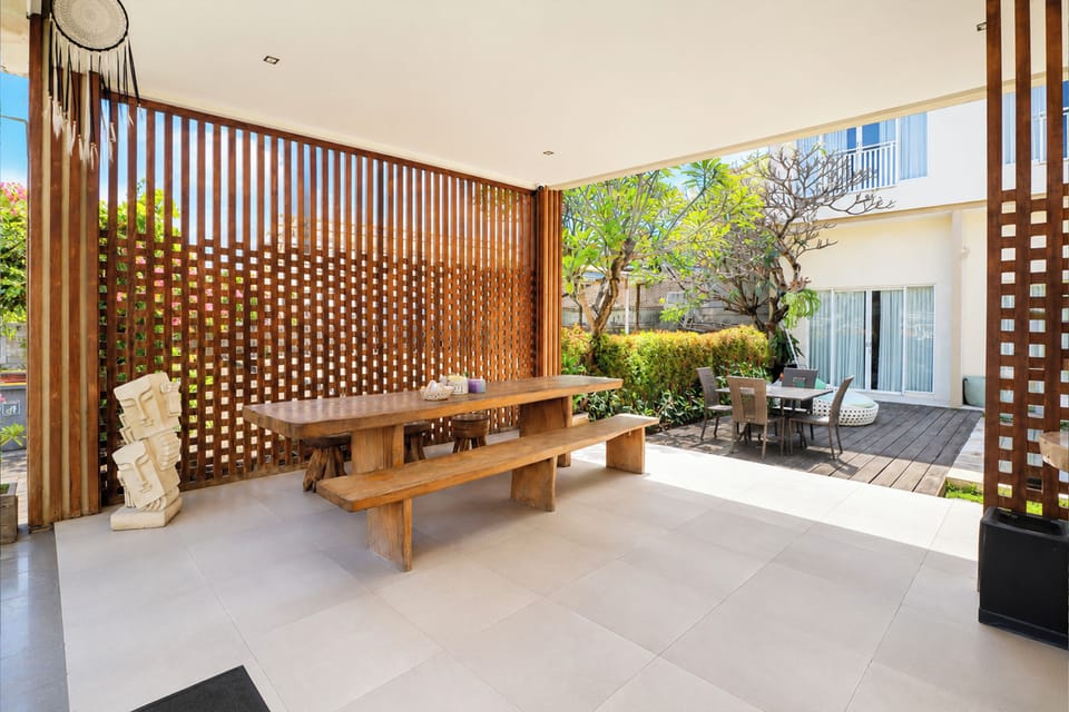 Townhouse Oak The Vinhill Studio Hotel in Denpasar