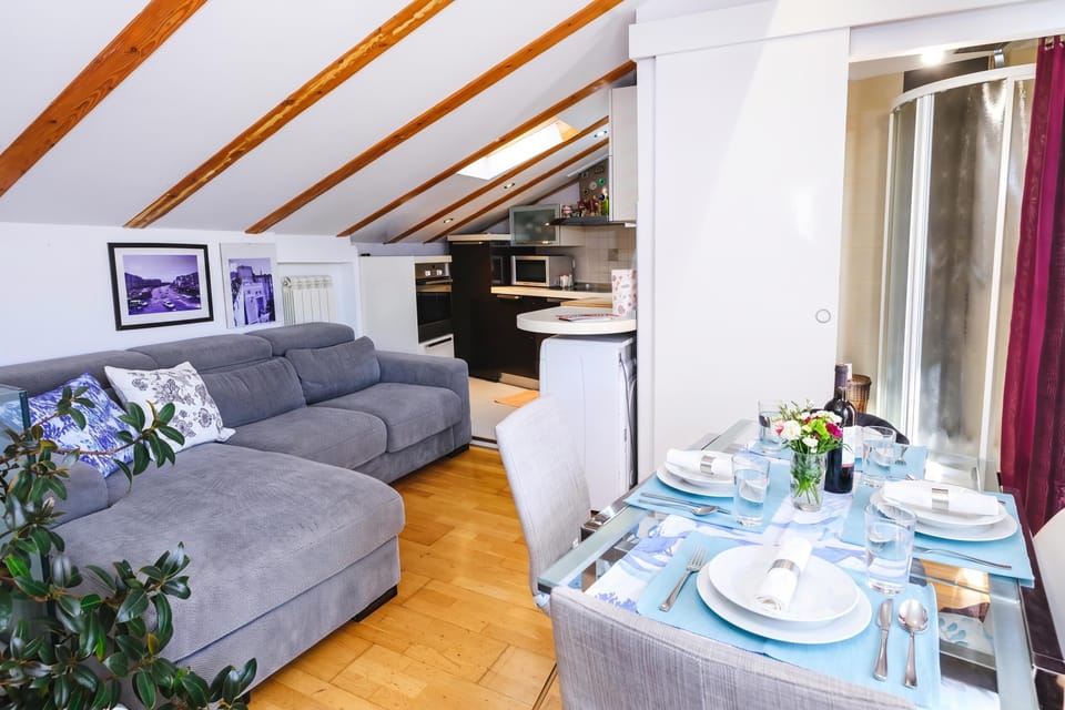 Honeymoon Townhome, 2 Bedrooms, Microwave (Casa Terrazza in Historic Koper with) | Living area