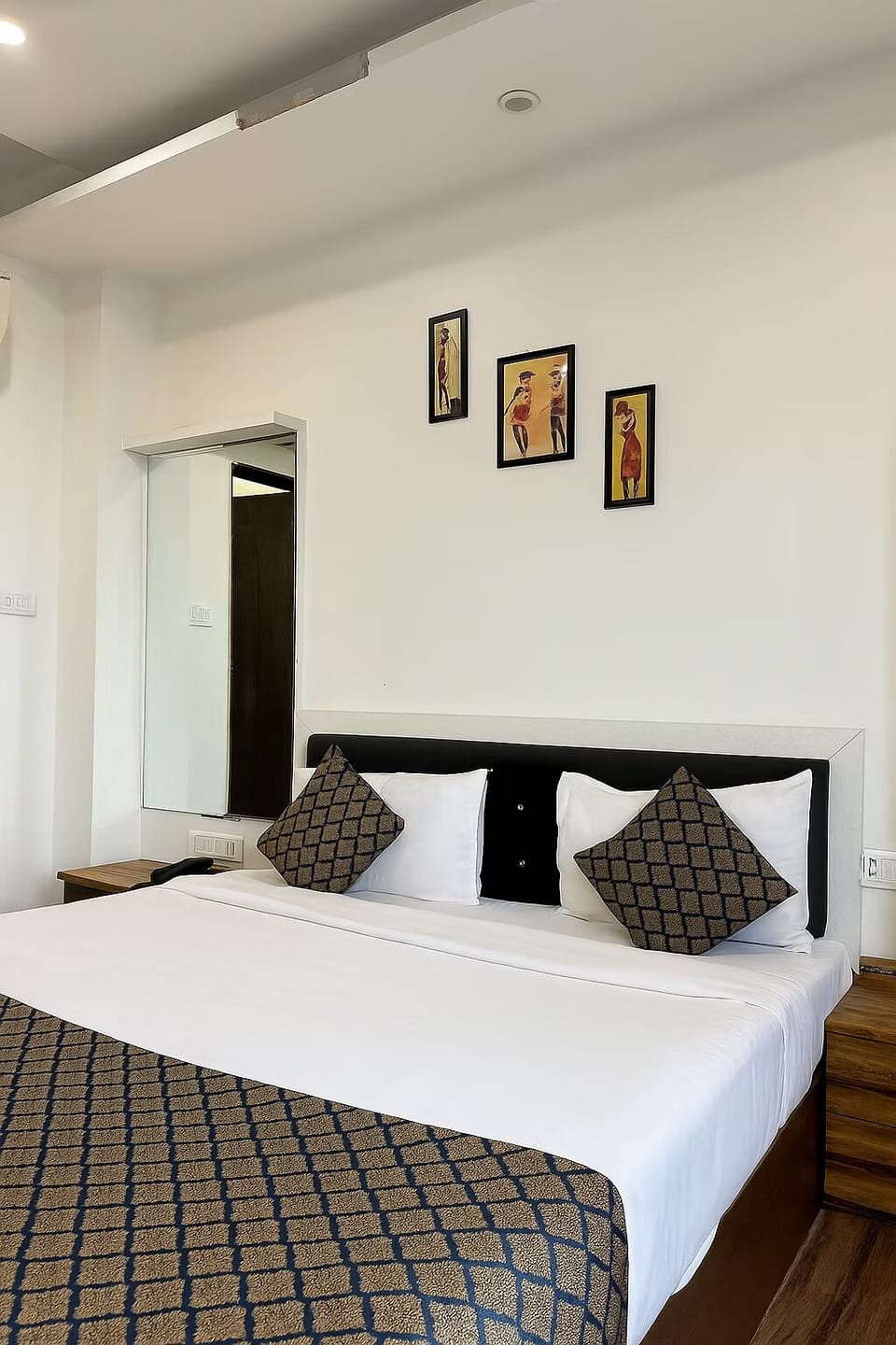 Standard Room, City View | Bed sheets
