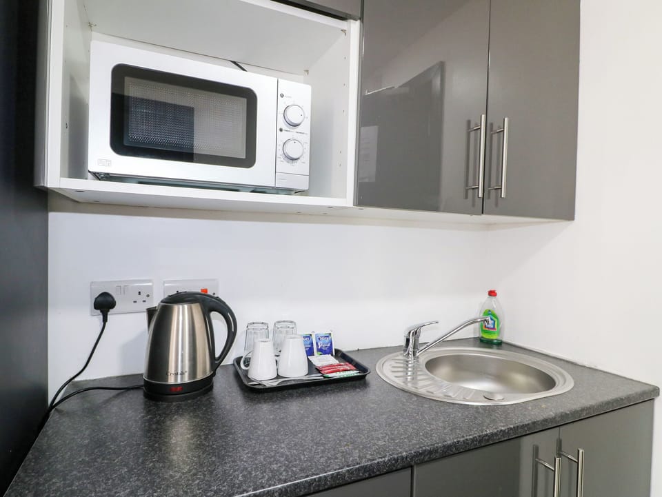 Cookware/dishes/utensils