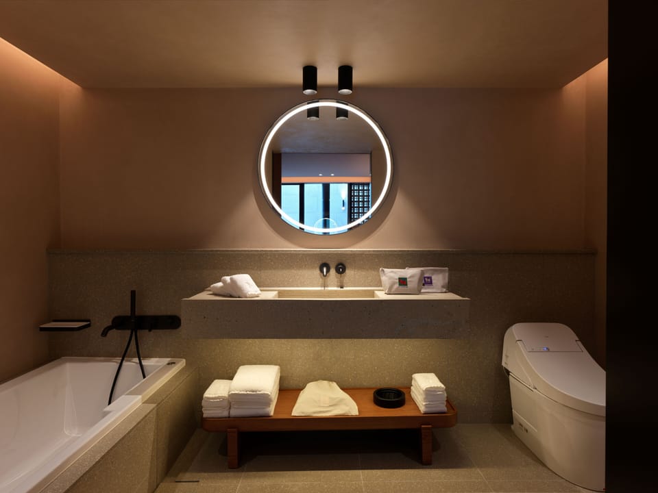 Grand Terrace Room, Non Smoking | Bathroom | Combined shower/tub, hair dryer, slippers, towels