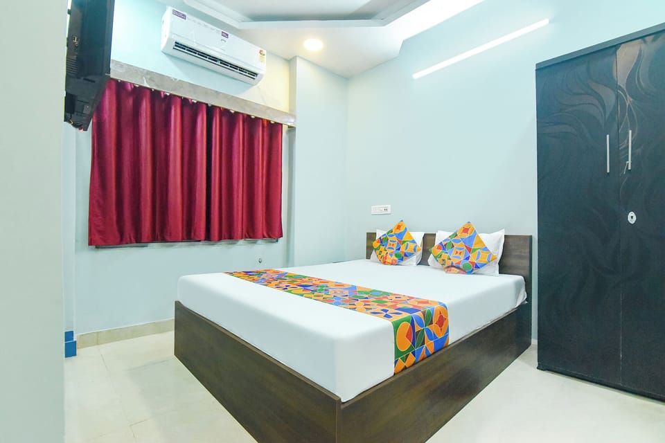 Deluxe Room | Egyptian cotton sheets, premium bedding, in-room safe, desk