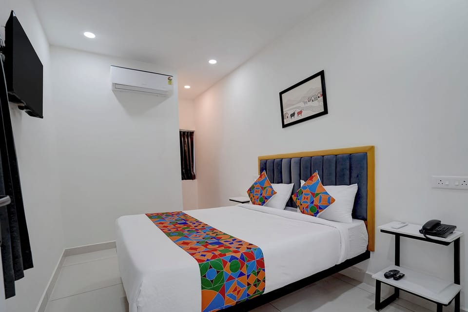 Egyptian cotton sheets, premium bedding, in-room safe, desk