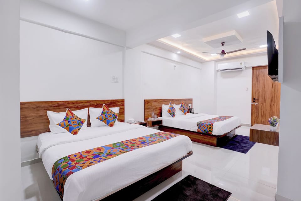 Egyptian cotton sheets, premium bedding, in-room safe, desk