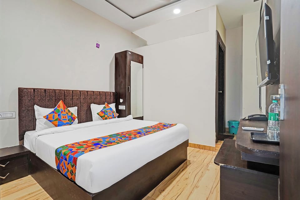 Deluxe Room | Egyptian cotton sheets, premium bedding, in-room safe, desk