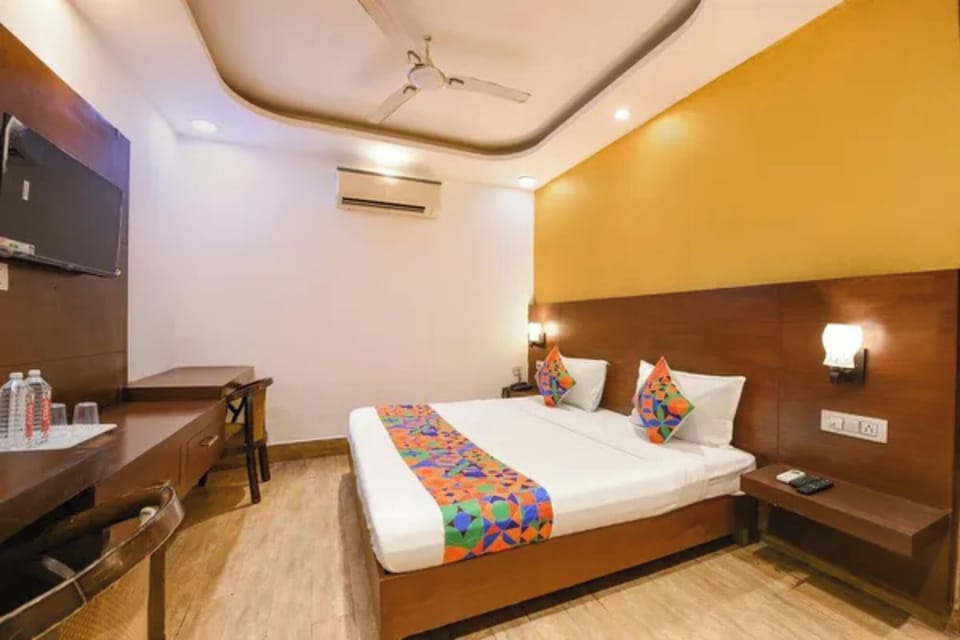 Egyptian cotton sheets, premium bedding, in-room safe, desk