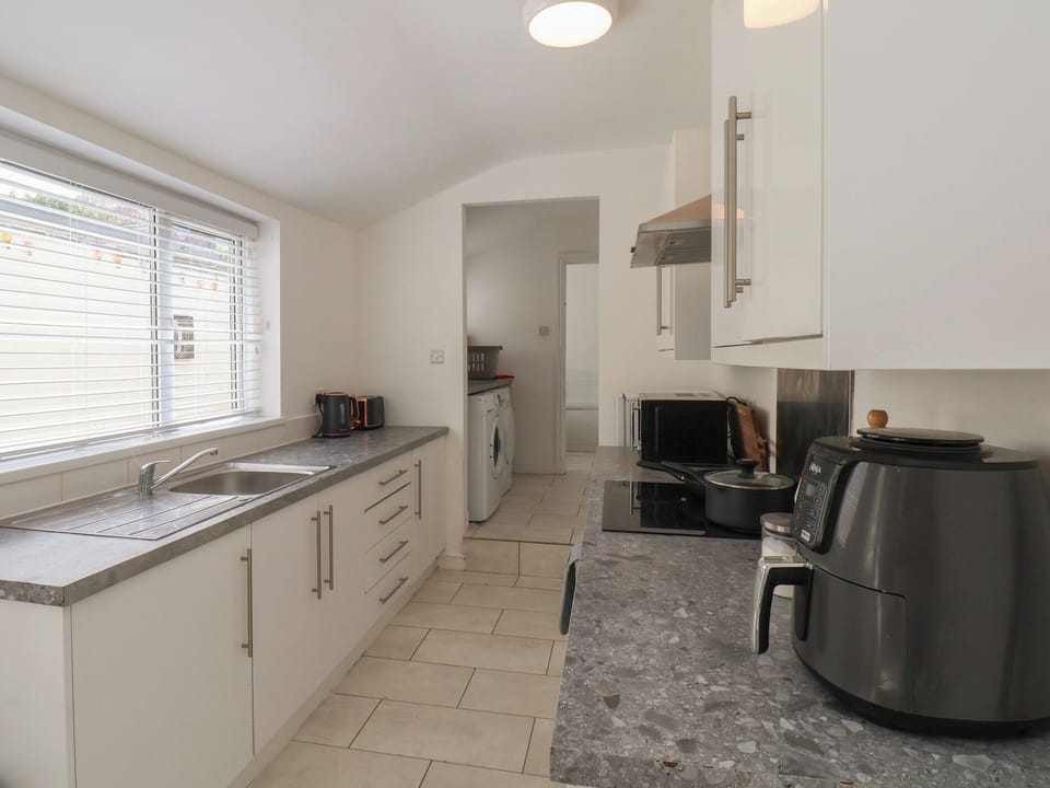 Cottage | Private kitchen | Cookware/dishes/utensils