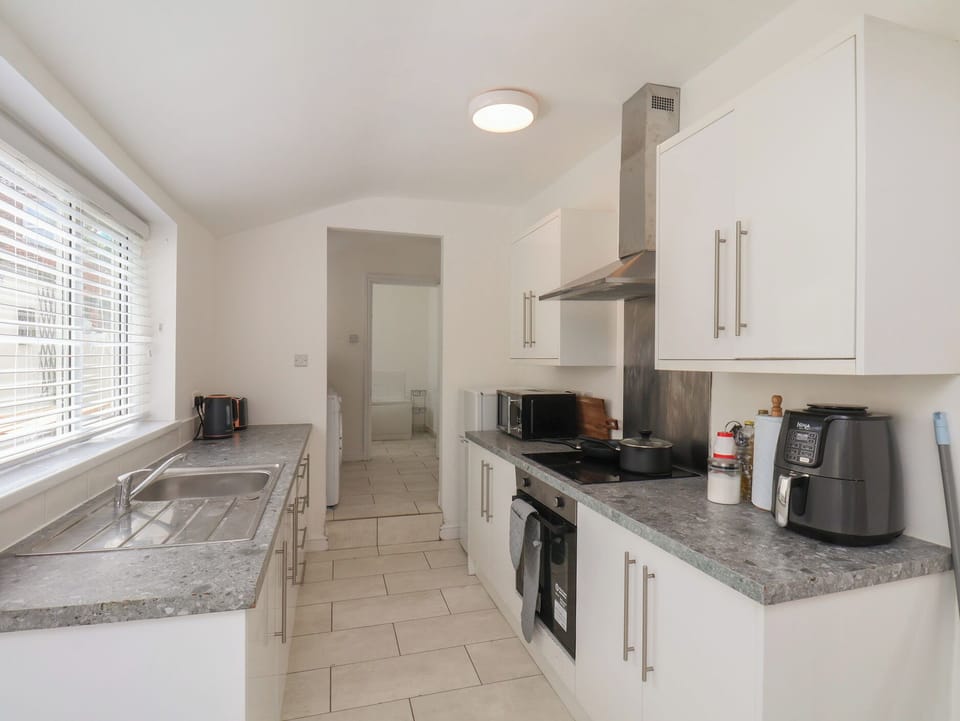 Cottage | Private kitchen | Cookware/dishes/utensils