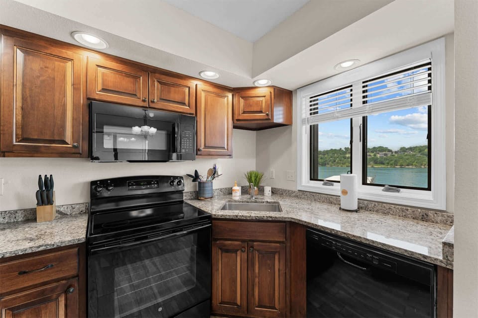 Condo, Multiple Beds (Treasured Lake Views) | Private kitchen