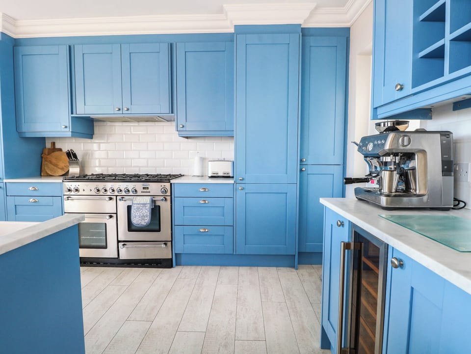 Dishwasher, cookware/dishes/utensils