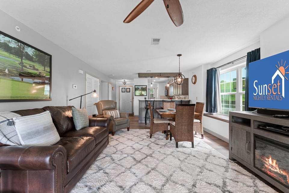 Condo, 2 Bedrooms | Living area