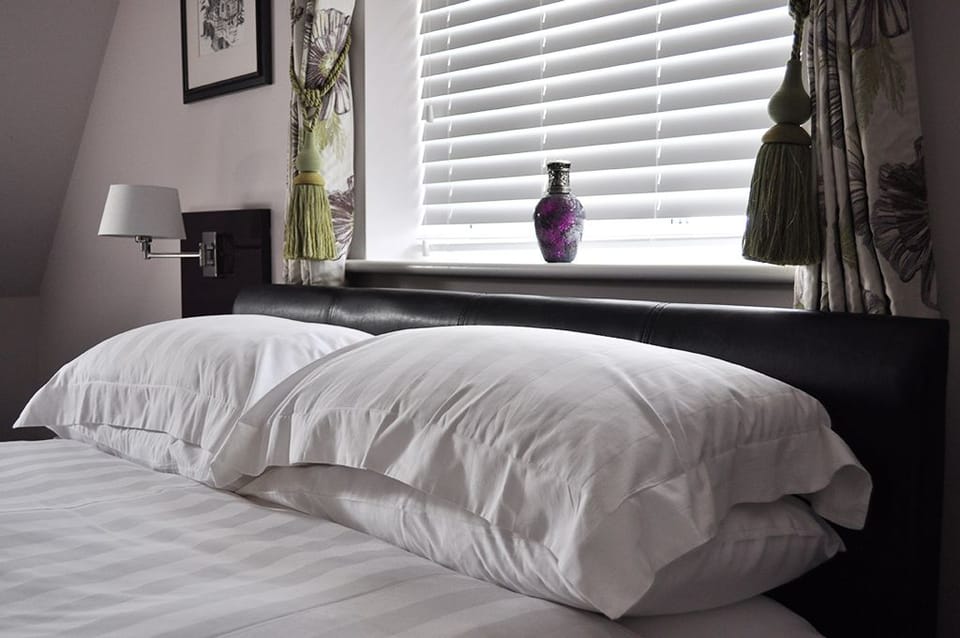Deluxe Room, 1 King Bed (Back) | Individually decorated, individually furnished, desk, laptop workspace