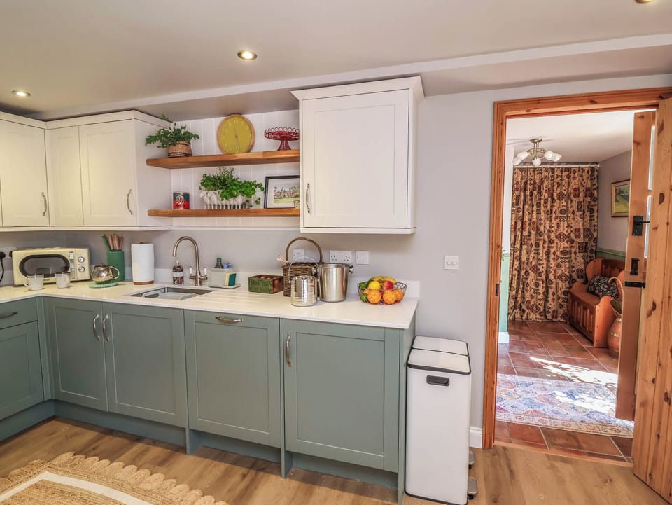 Dishwasher, cookware/dishes/utensils