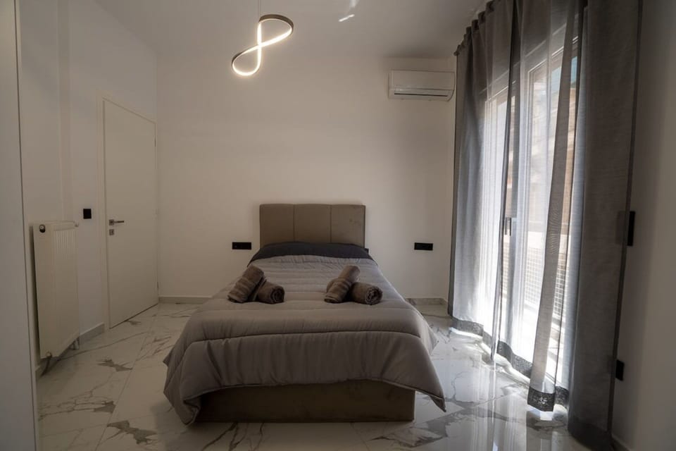 Signature Condo, 3 Bedrooms, Non Smoking, Kitchen | Desk, iron/ironing board, WiFi (free), individually decorated