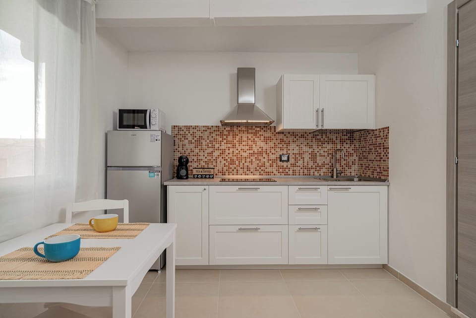 Comfort Apartment | Private kitchen | Fridge, microwave, stovetop, toaster