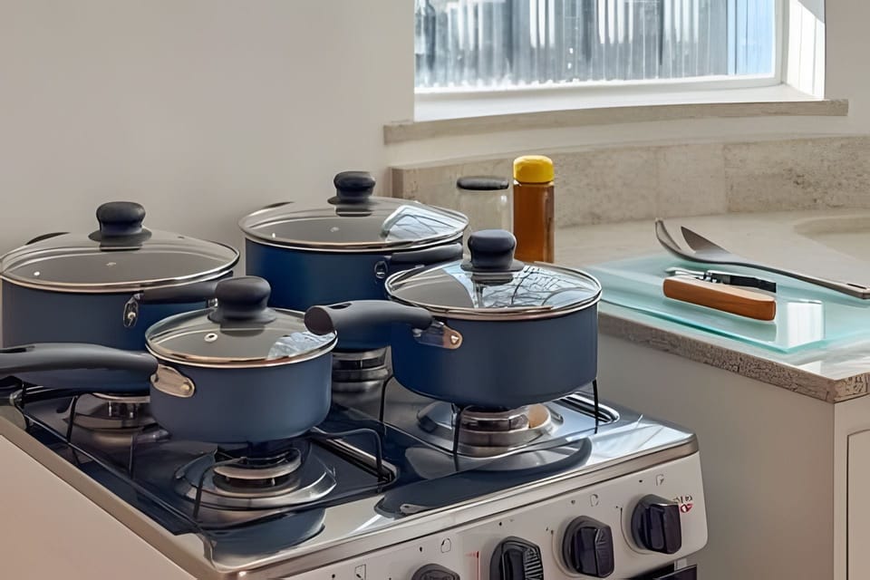 Basic Apartment | Private kitchen | Full-size fridge, microwave, oven, blender