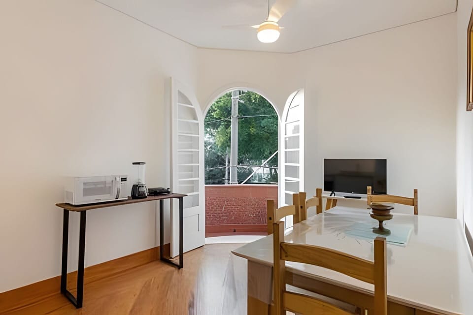 Basic Apartment | Dining