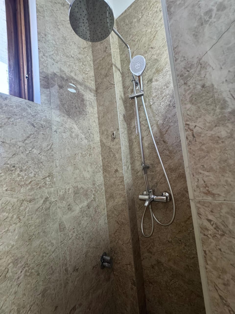 Bungalow, Patio, Garden View | Bathroom | Shower, free toiletries, hair dryer, slippers